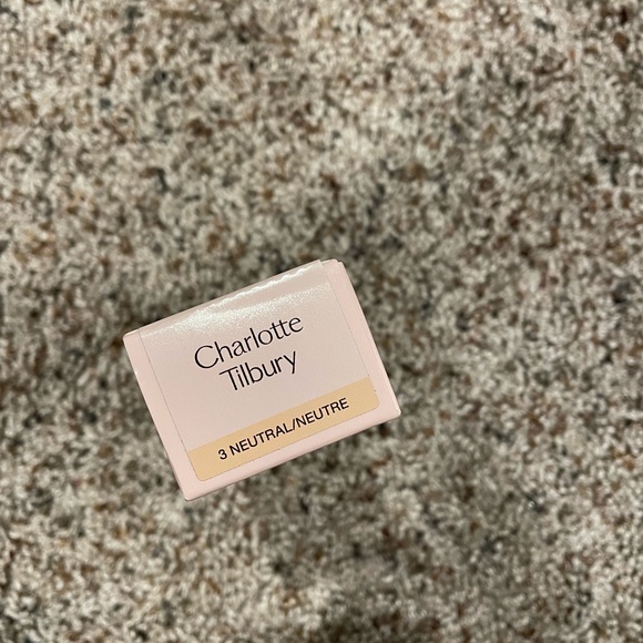 Charlotte Tilbury Airbrush Flawless Foundation - Picture 2 of 4